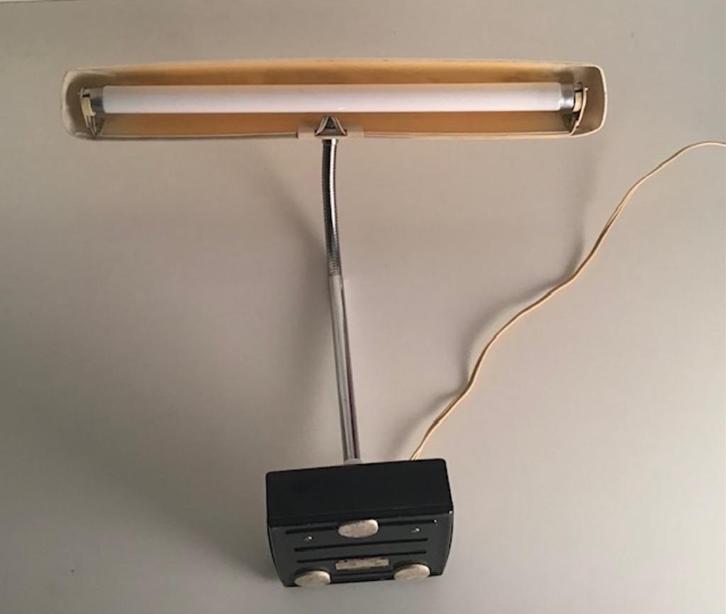 Vintage bureaulamp / tafellamp van het merk Hitachi Japan, Huis en Inrichting, Lampen | Tafellampen, Zo goed als nieuw, Minder dan 50 cm