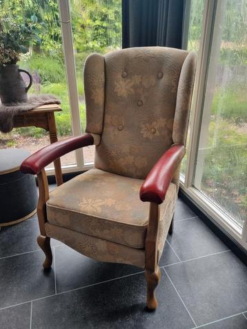 Mooie "oude" fauteuil  beschikbaar voor biedingen