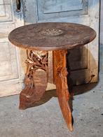 Oude antiek handgestoken indiaas tafeltje met parelmoer, Huis en Inrichting, Tafels | Sidetables, N, Rond, Ophalen of Verzenden