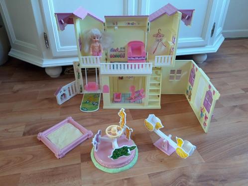 Speelset Barbie Kelly/Shelly Pop-up Playhouse (1998), Kinderen en Baby's, Speelgoed | Poppen, Gebruikt, Ophalen of Verzenden