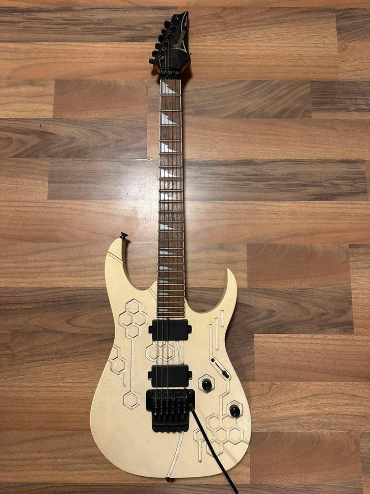 Ibanez RG420EG Beehive, Muziek en Instrumenten, Snaarinstrumenten | Gitaren | Elektrisch, Zo goed als nieuw, Solid body, Ibanez