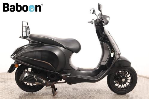 Vespa Sprint 25KM (bj 2017), Fietsen en Brommers, Brommers | Schadebrommers, Vespa