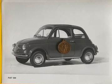 FIAT 500 ORIGINELE PERSFOTO beschikbaar voor biedingen