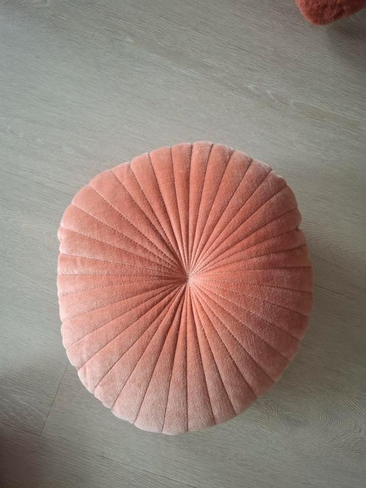 Rond Kussen - Roze/Oranje, Huis en Inrichting, Woonaccessoires | Kussens, Zo goed als nieuw, Roze, Rond, Ophalen of Verzenden