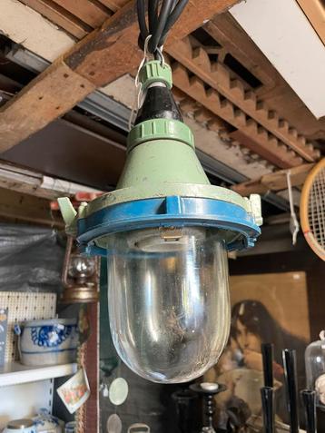 Industriële Metalen Hanglamp beschikbaar voor biedingen