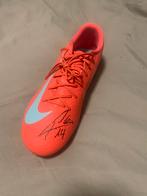 Gesigneerde voetbalschoen Alassane Plea, Sport en Fitness, Voetbal, Maat XS of kleiner, Ophalen of Verzenden, Zo goed als nieuw