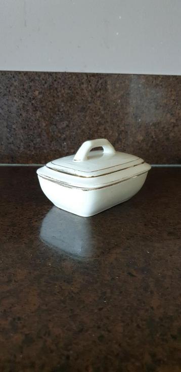 Brocante zeepdoosje  beschikbaar voor biedingen