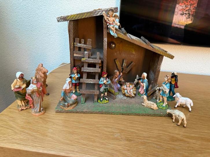 Kerststal met kerstgroep Italy ca 65 jaar oud, Antiek en Kunst, Antiek | Overige Antiek, Ophalen of Verzenden