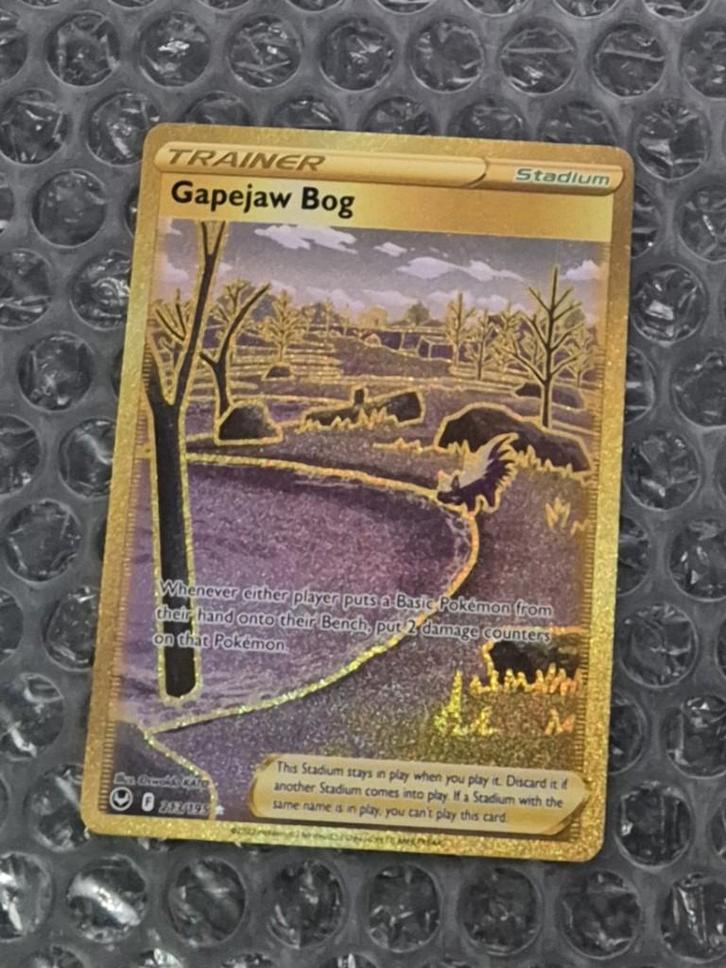 Gold Gapejaw Bog 213/195 Silver Tempest Sword & Shield, Hobby en Vrije tijd, Verzamelkaartspellen | Pokémon, Zo goed als nieuw