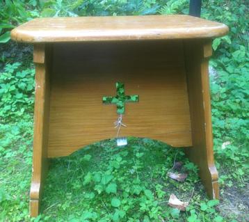 Brocante oude houten kruk - kerkbankje - kerkkruk beschikbaar voor biedingen