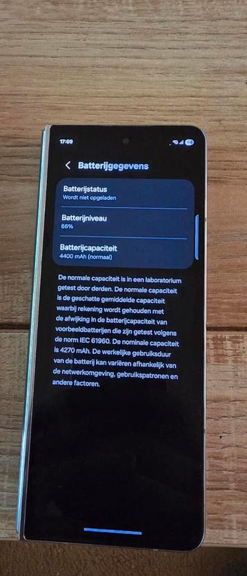 Zilverkleurige Smartphone - Gebruikt beschikbaar voor biedingen