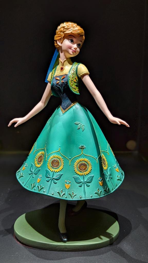 4051095 Frozen Fever, Anna Figurine Enesco Disney, Verzamelen, Disney, Zo goed als nieuw, Beeldje of Figuurtje, Overige figuren