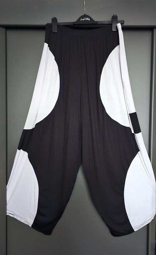 AKH; WAANZINNIGE ZWART/ WITTE BROEK € 35,-, Kleding | Dames, Broeken en Pantalons, Zo goed als nieuw, Zwart, Ophalen of Verzenden