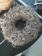 Decoratieve grijze krans van takken 50 cm doorsnee, Ophalen of Verzenden, Zo goed als nieuw