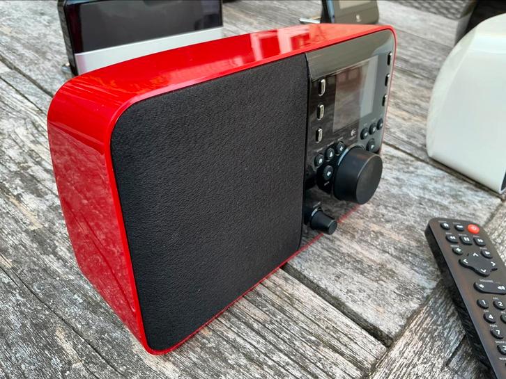 Stijlvolle Logitech Squeezebox Radio in de kleur: Rood, Audio, Tv en Foto, Luidsprekers, Zo goed als nieuw, Front, Rear of Stereo speakers