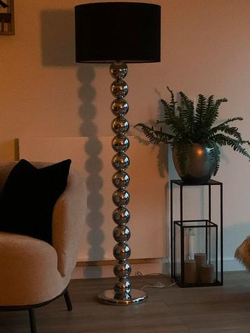 vloerlamp met bollen en zwarte kap. ( llife styl ) beschikbaar voor biedingen