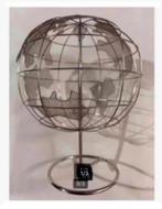 Licht metalen wereldbol 17 cm hoog, mooi met licht er in bv, Antiek en Kunst, Curiosa en Brocante, Ophalen of Verzenden