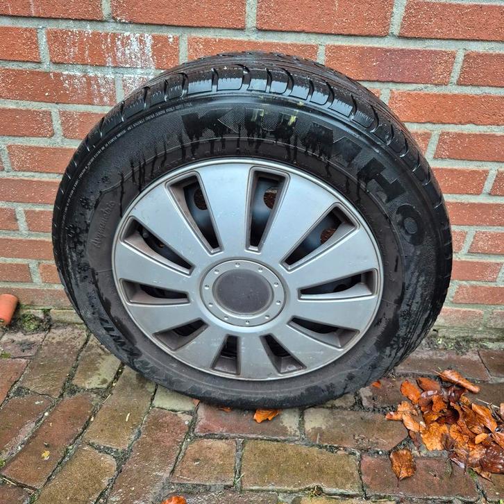 Winterbanden 195/65R15 met (plastic) velg Kumho, Auto-onderdelen, Banden en Velgen, Banden en Velgen, Winterbanden, 15 inch, 195 mm