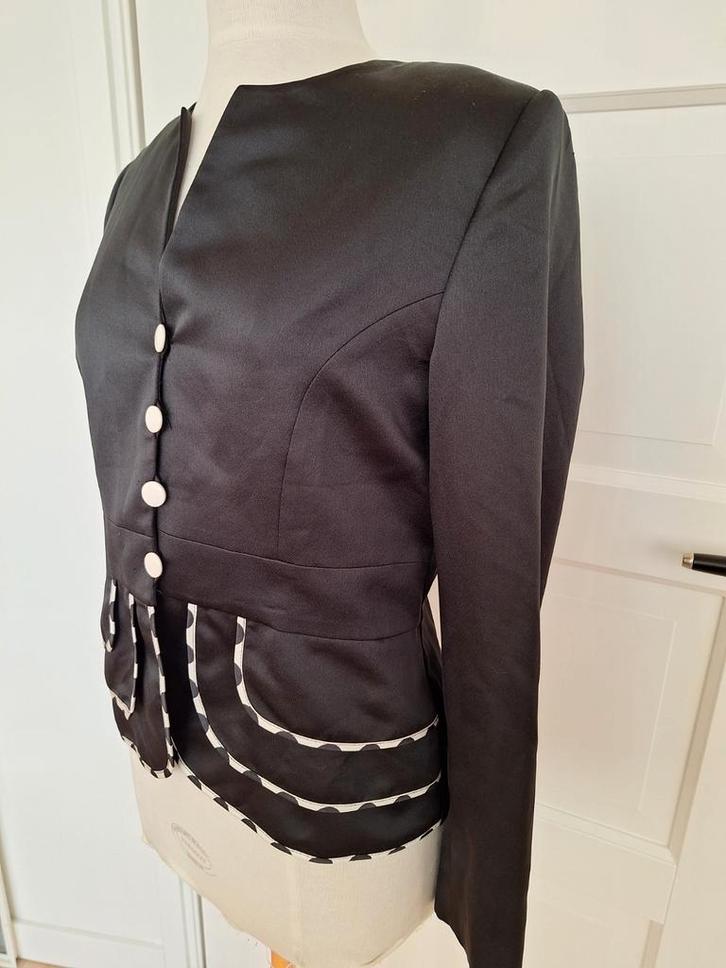 Jasje Vezuella mt 40, Kleding | Dames, Jasjes, Kostuums en Pakken, Zo goed als nieuw, Jasje, Maat 38/40 (M), Zwart, Ophalen of Verzenden