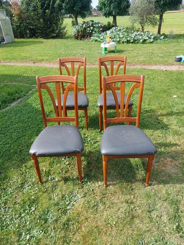 4 kersenhout stoelen  beschikbaar voor biedingen