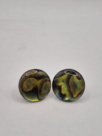 Albalone oorknopjes beschikbaar voor biedingen