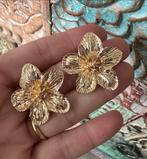 & Other Stories Gouden Bloem Oorbellen, Sieraden, Tassen en Uiterlijk, Ophalen of Verzenden, Zo goed als nieuw, Goud, Knopjes of Stekers