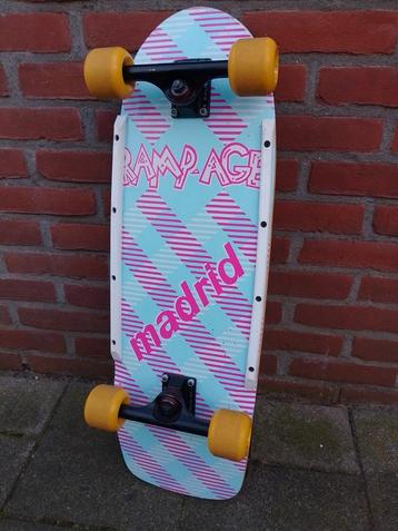 Madrid skate/cruiser board - Stranger Things replica  beschikbaar voor biedingen