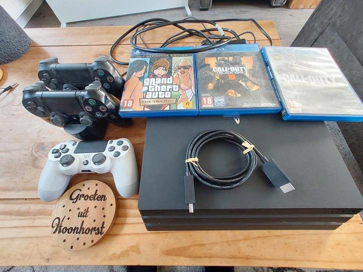 Playstation 4 pro met 3 controllers, Spelcomputers en Games, Spelcomputers | Sony PlayStation 4, Zo goed als nieuw, Pro, Met 2 controllers