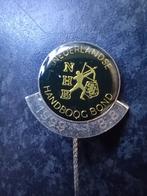 Speldje Nederlandse Handboog Bond NHB 1999 zwart, Verzamelen, Ophalen, Gebruikt, Sport, Speldje of Pin