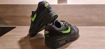 Nike Air Max 1 Essential "Black Green Strike"  maat 42,5

 beschikbaar voor biedingen