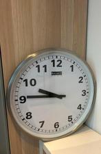 Grote Wandklok 60 cm - Stijlvol en Tijdloos, Ophalen, Zo goed als nieuw, Analoog, Wandklok