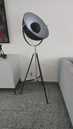 Staande lamp , driepoot metaal, zilveren lampenkap, RGB lamp, Ophalen, Zo goed als nieuw, Metaal, Modern
