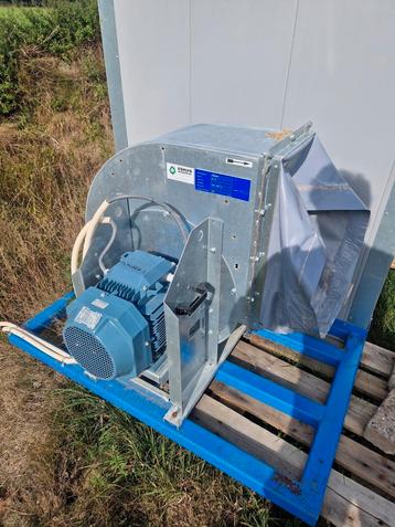 Ventilatoren, 7.5 kw elektromotor, 12500 m3/h beschikbaar voor biedingen