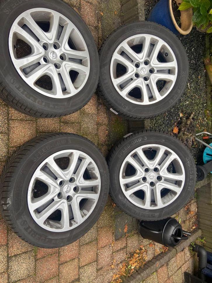 Prachtige set winterbanden Semperit Grip 3 aangeboden, Auto-onderdelen, Banden en Velgen, Banden en Velgen, Winterbanden, 16 inch