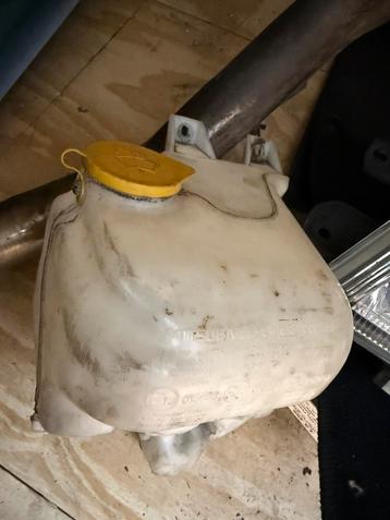 Ruitensproeier tank subaru  beschikbaar voor biedingen