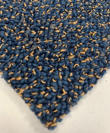 Touch & Tones 101 blauwe tapijttegels van Interface beschikbaar voor biedingen