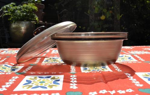 Vintage Arcopal France geribbeld rookglas schaal met deksel, Huis en Inrichting, Keuken | Servies, Zo goed als nieuw, Schaal of Schalen