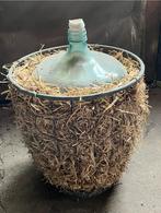 Grote wijnfles in metalen mand, Ophalen of Verzenden, Zo goed als nieuw, Rond, Overige materialen