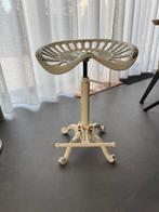 barkruk giet ijzer, Ophalen, Met voetsteun, Zo goed als nieuw, 1 kruk