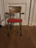 Houten kinderstoeltje - vintage prima staat, Huis en Inrichting, Stoelen, Ophalen of Verzenden, Zo goed als nieuw, Rood, Eén