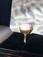 18 karaat goud ring met zalm kleur koraal!!, Ophalen of Verzenden, Zo goed als nieuw, 17 tot 18, Dame