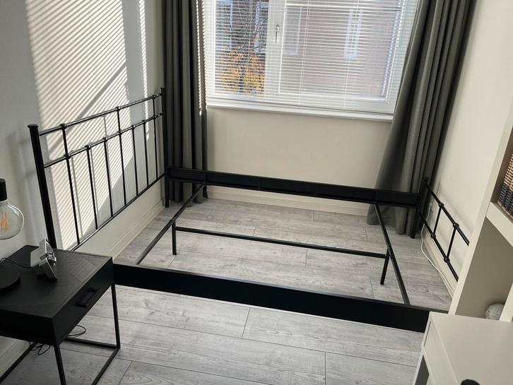 Zwart Stalen bedframe Tweepersoonsbed 140x200, Huis en Inrichting, Slaapkamer | Bedden, Zo goed als nieuw, Tweepersoons, 140 cm
