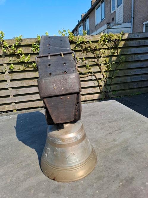 Antieke Zwitserse koeienbel, Antiek en Kunst, Curiosa en Brocante, Ophalen