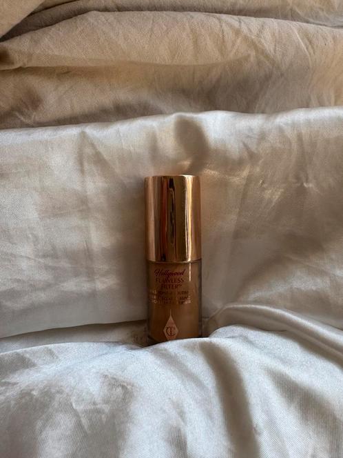 charlotte tilbury flawless filter 4.5 medium travel size, Sieraden, Tassen en Uiterlijk, Uiterlijk | Cosmetica en Make-up, Zo goed als nieuw