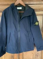 Donkerblauwe Stone Island heren jas maat l, Kleding | Heren, Jassen | Zomer, Nieuw, Maat 52/54 (L), Blauw, Ophalen of Verzenden