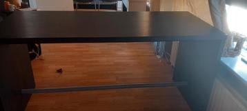 Bartafel met zes krukken  beschikbaar voor biedingen
