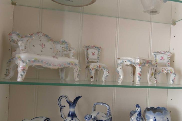 (nr.344) Prachtig Franse stijl porceleinen mini-meubilair, Antiek en Kunst, Curiosa en Brocante, Ophalen