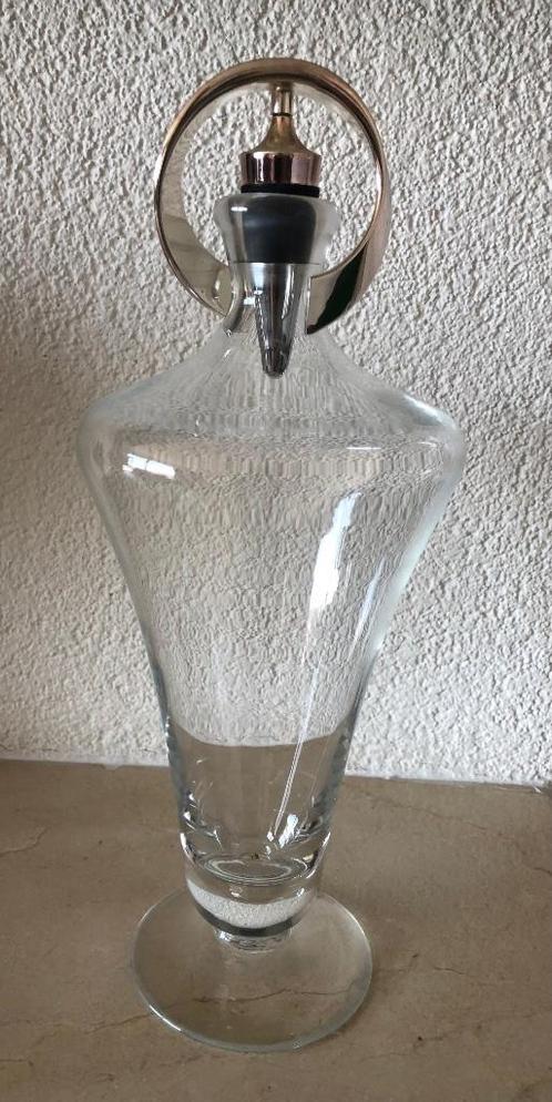 Karaf met sierlijke zilverkleurige stop, Huis en Inrichting, Keuken | Servies, Gebruikt, Overige typen, Overige stijlen, Glas