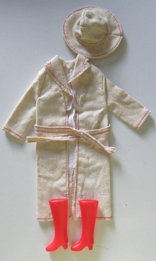 Barbie vintge cremekleur jas met hoedje en laarsjes, Verzamelen, Poppen, Gebruikt, Kleertjes, Ophalen