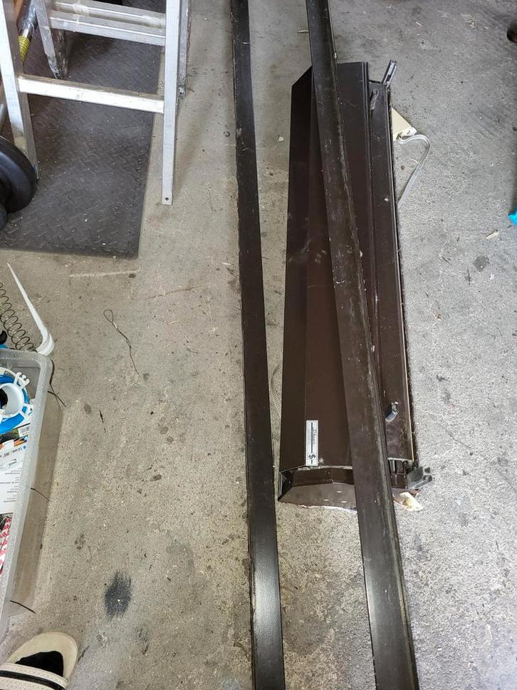 Rolluik met handbediening, Doe-het-zelf en Verbouw, Rolluiken, Gebruikt, 100 tot 150 cm, Minder dan 100 cm, Bruin, Ophalen